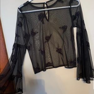 Mesh flow out sleeve shirt